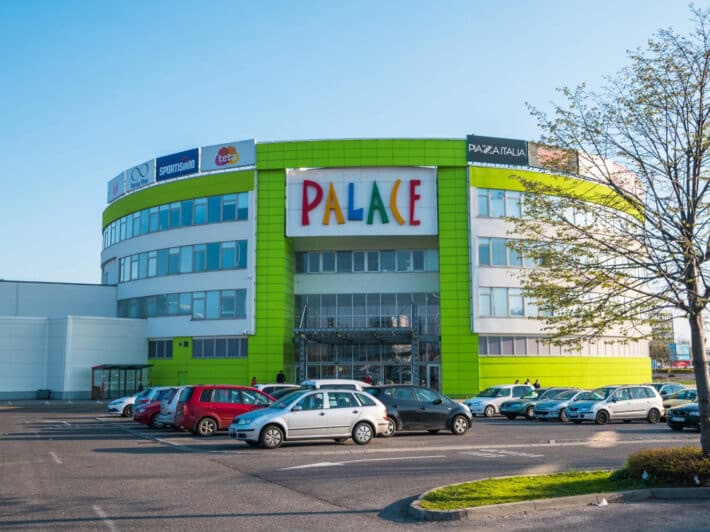 V&nbsp;Shopping Palace Zlaté Piesky vítá návštěvníky e-Reception